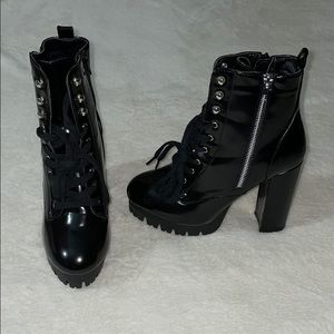 BLACK LACE UP HEELED BOOTS